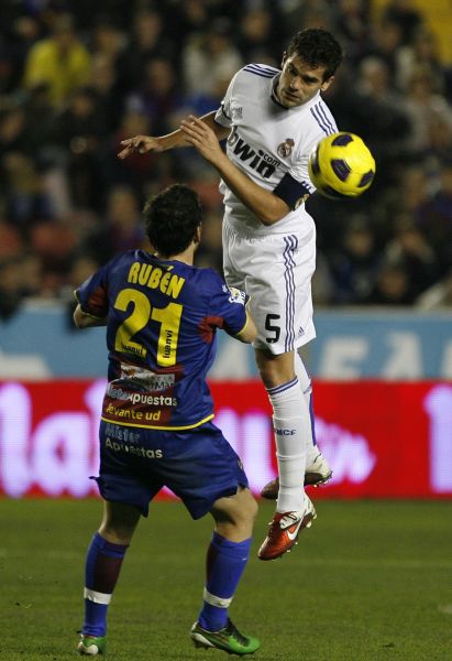 九游下载安装-清晨埃因霍温队长鼓劲——国王杯节点到来，震撼外界，临场指挥获称赞