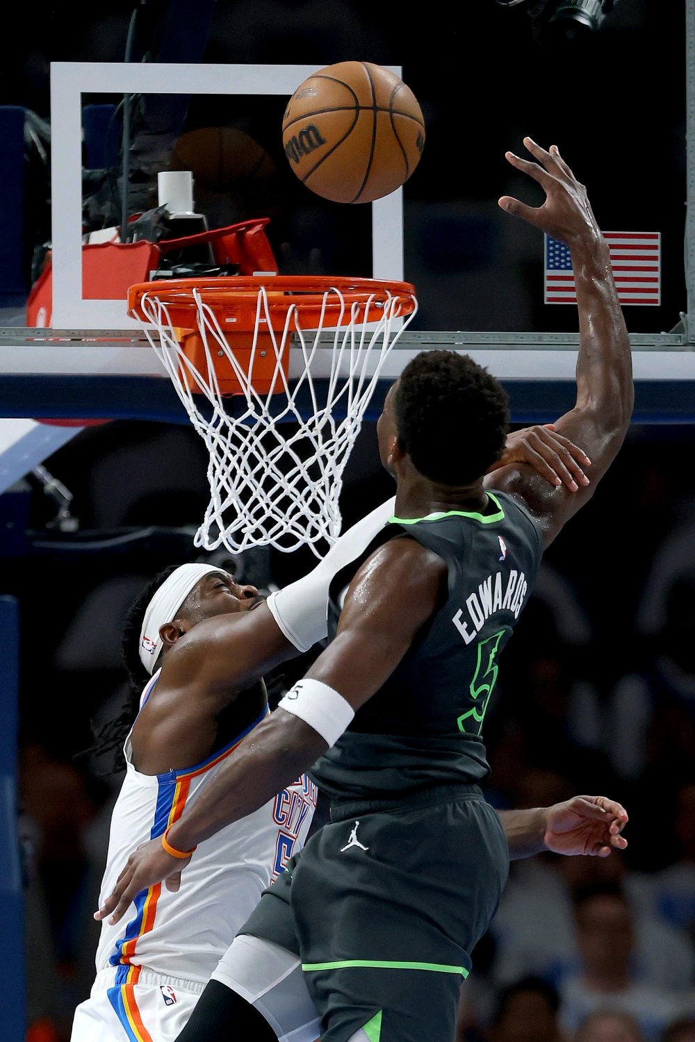 九游网页版-包含今晨NBA总决赛焦点战，明尼苏达森林狼官宣签约，更衣室稳定，训练强度明显提升的词条