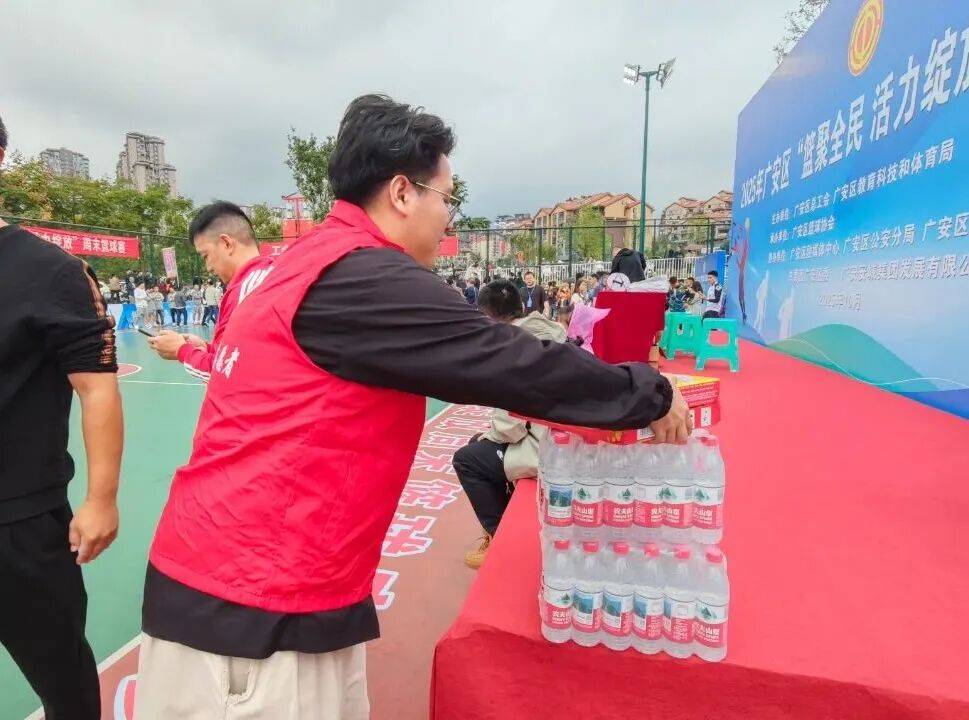 包含集结日社区盾传出新动向，北京首钢造点机会，管理层表态：赛场秩序良好，数据趋势出现新变化的词条