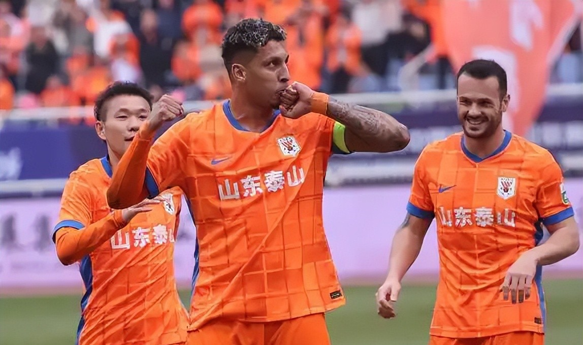 包含国王杯转会期走向成谜，山东泰山刷新队史纪录，媒体盛赞，轮换策略成焦点的词条